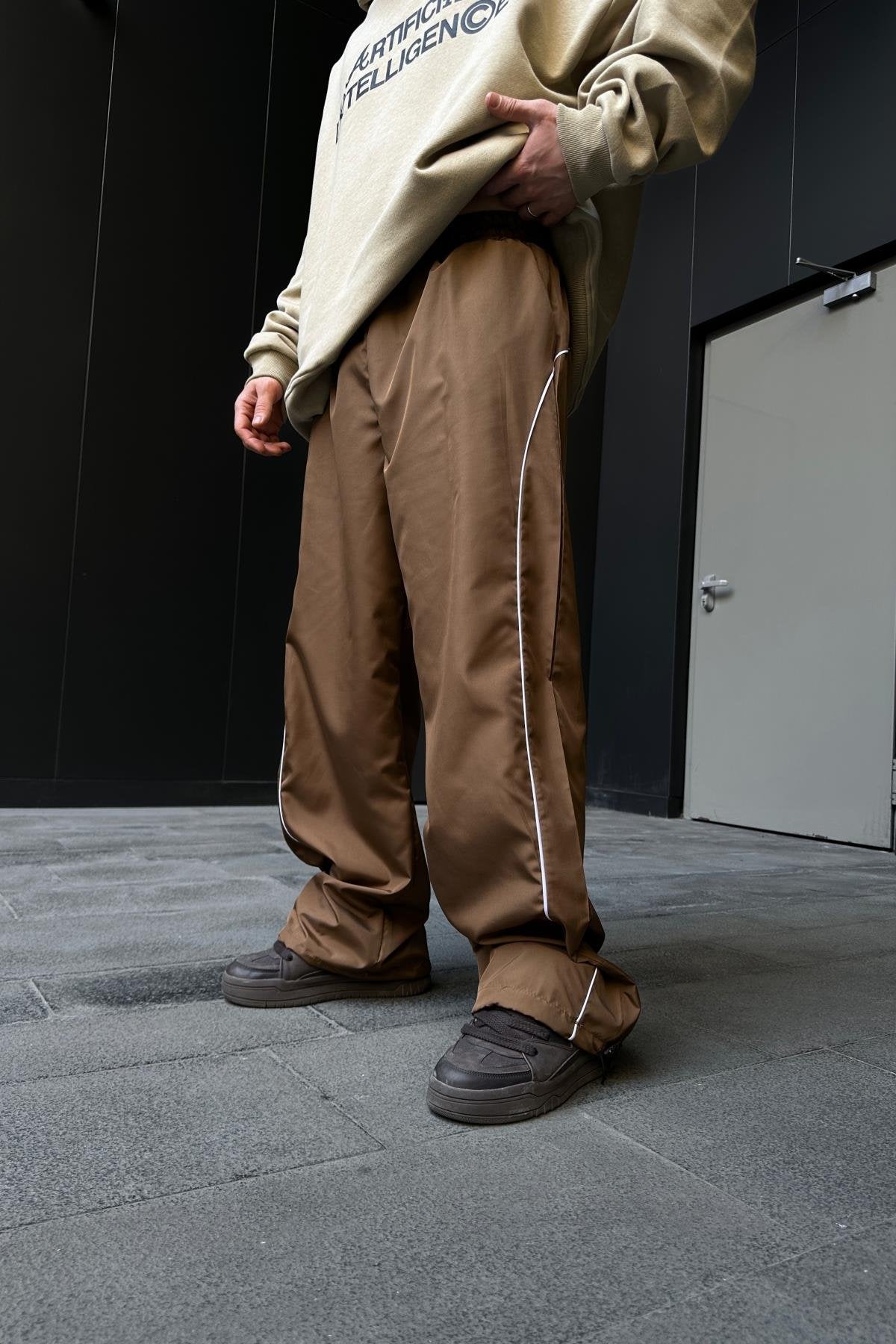 Oversize-Fallschirmhose mit dünnen Streifen - 88PM Clothing