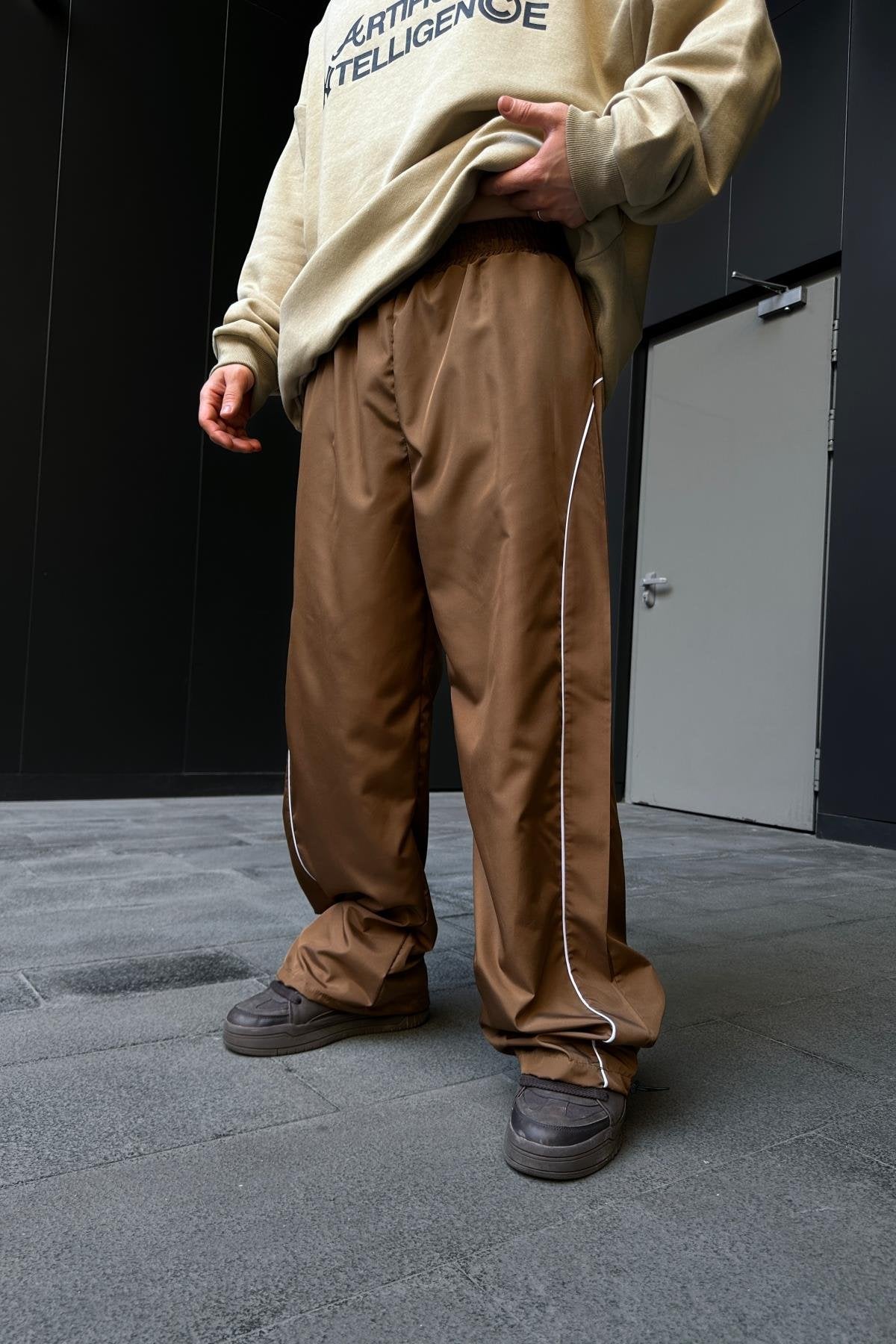 Oversize-Fallschirmhose mit dünnen Streifen - 88PM Clothing