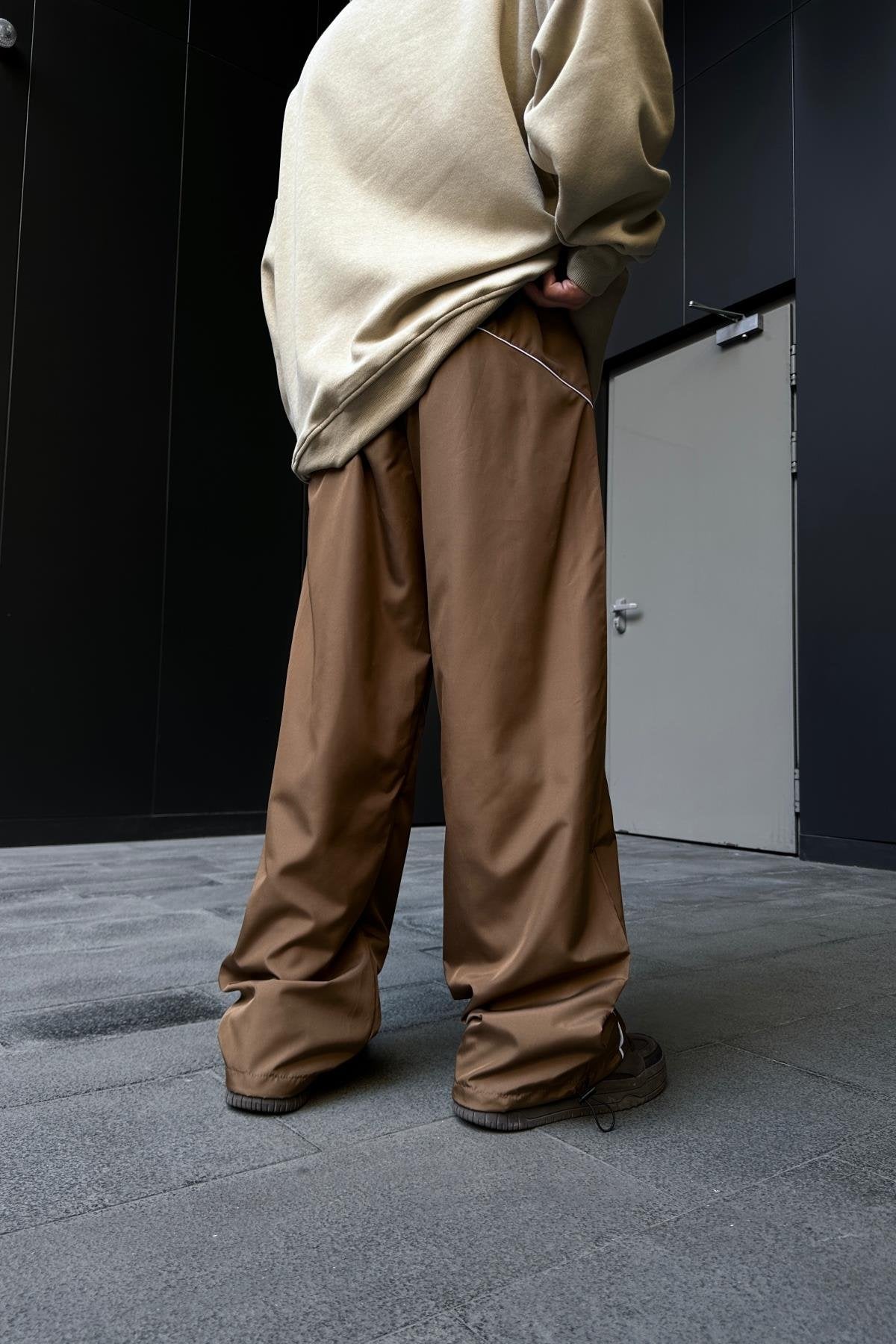 Oversize-Fallschirmhose mit dünnen Streifen - 88PM Clothing